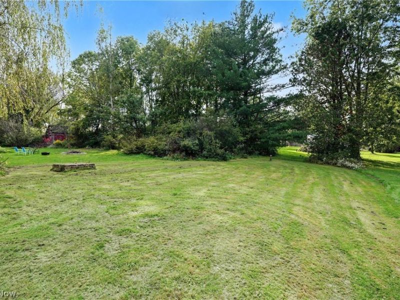 16236 Georgette Drive, Burton, OH 44021 Photo 7