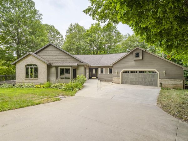 8047 Kraft Avenue SE, Caledonia, MI 49316
