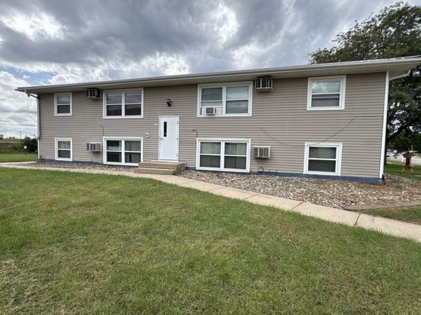 925 1st Street , Unit 3, De Witt, IA 52742