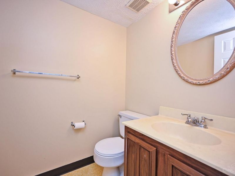8081 Hetz Drive, Sycamore Township, OH 45242 Photo 10