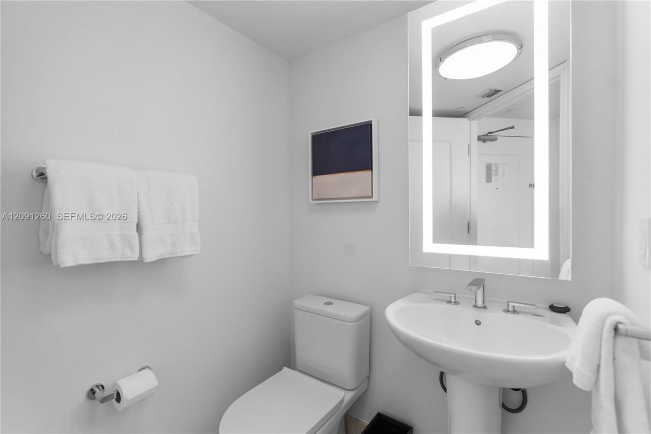 4401 Collins Ave , Unit 1703, Miami Beach, FL 33140 Photo