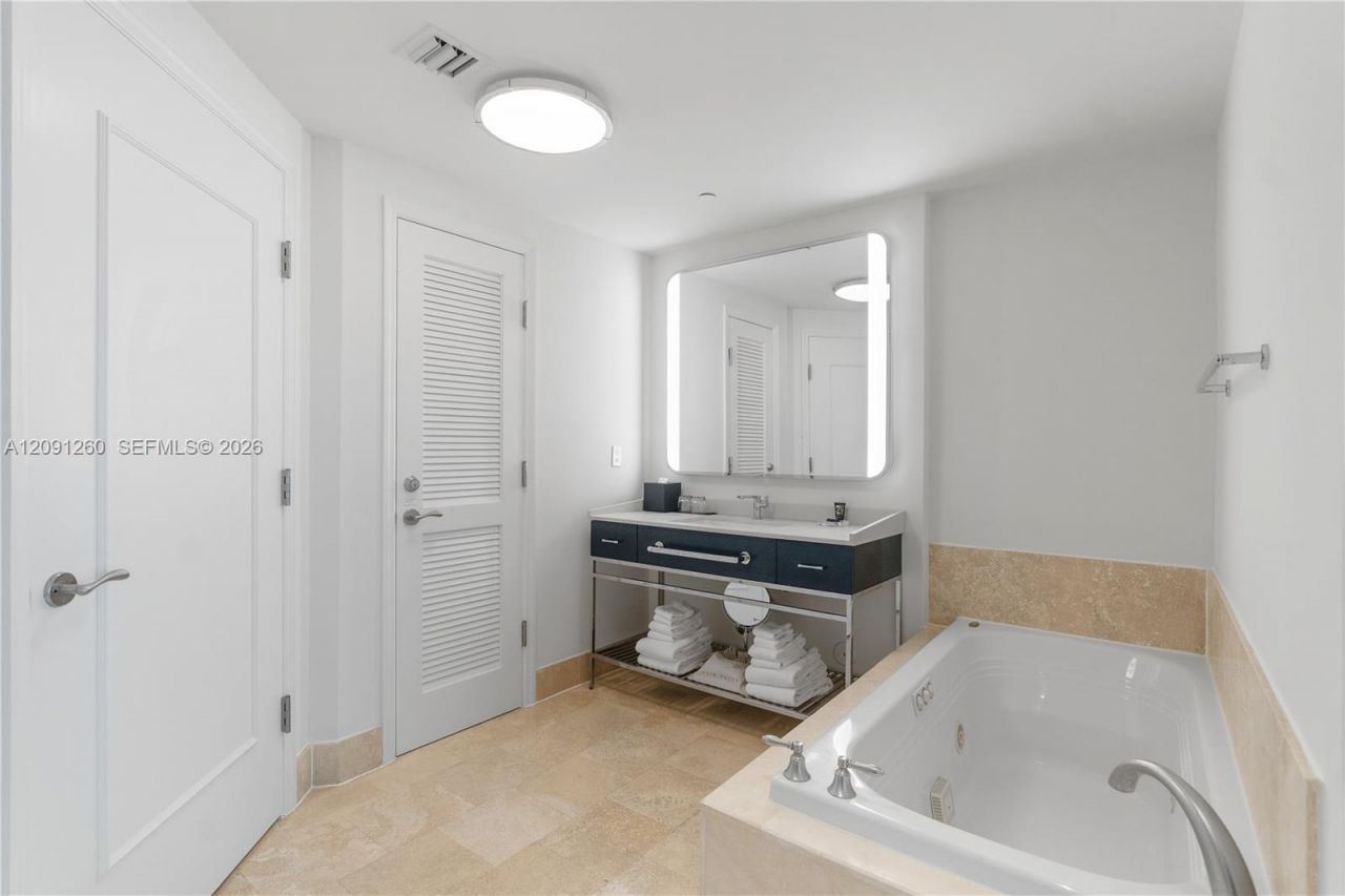4401 Collins Ave , Unit 1703, Miami Beach, FL 33140 Photo