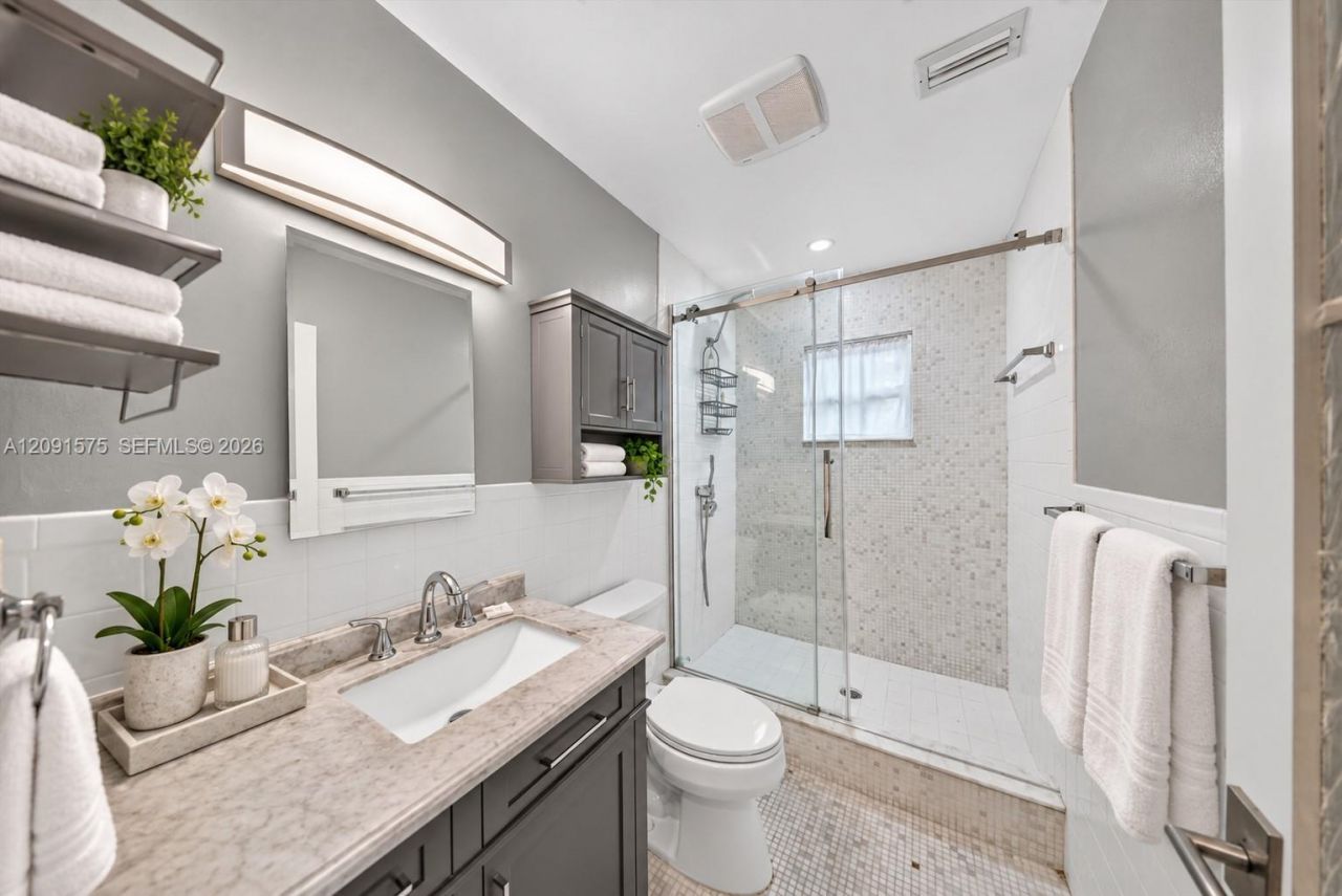 160 NE 86th St, El Portal, FL 33138 Photo