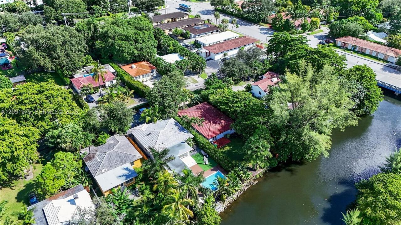 160 NE 86th St, El Portal, FL 33138 Photo