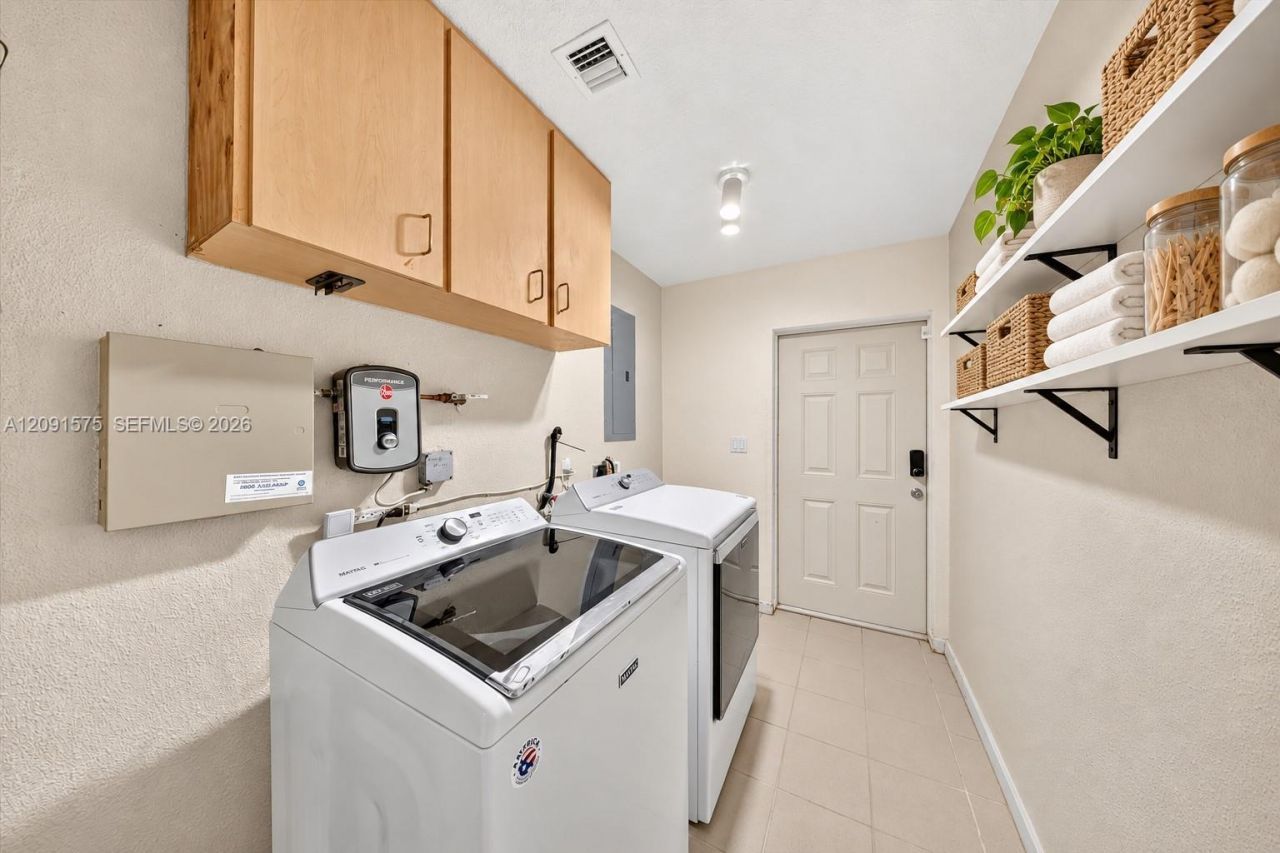 160 NE 86th St, El Portal, FL 33138 Photo