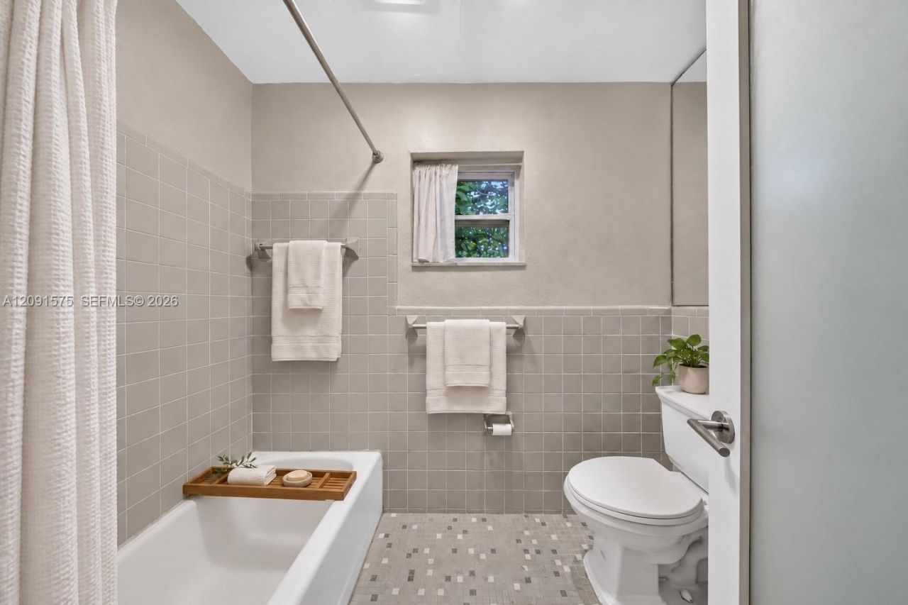160 NE 86th St, El Portal, FL 33138 Photo
