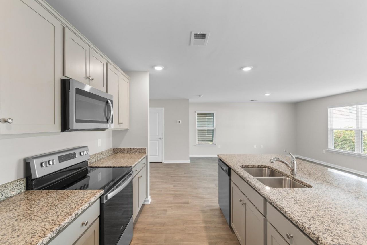 6615 Colonial Dr. Photo 5