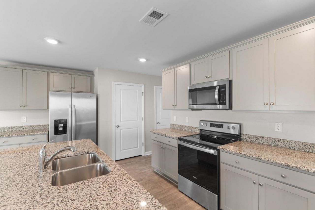 6615 Colonial Dr. Photo 7