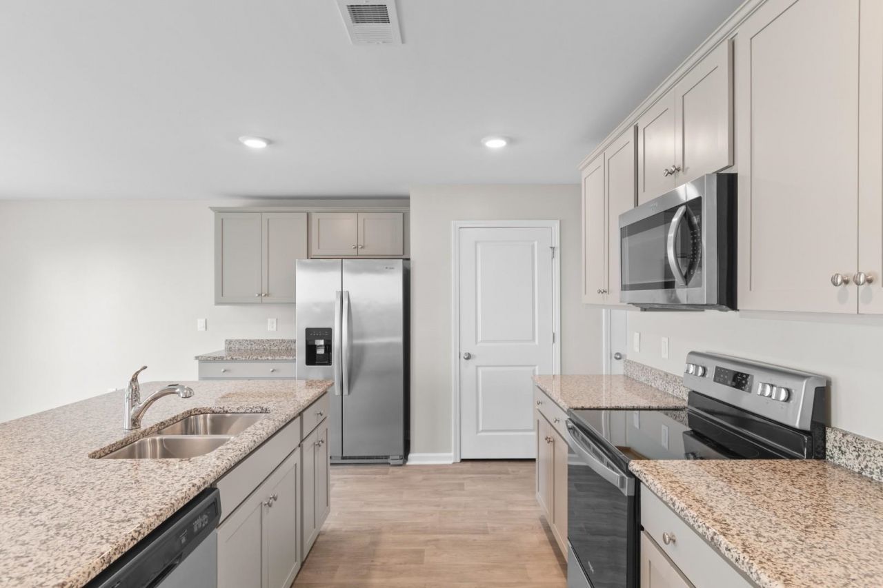 6615 Colonial Dr. Photo 8