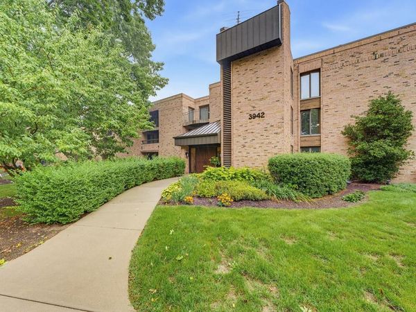 3942 N Oakland AVENUE, Unit 135, Shorewood, WI 53211