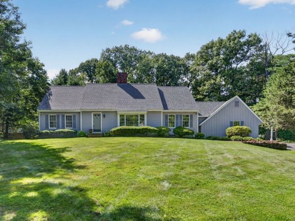 132 Brentwood Cir, North Andover, MA 01845