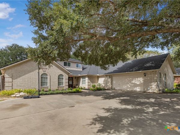 105 Tournament Drive, Victoria, TX 77904