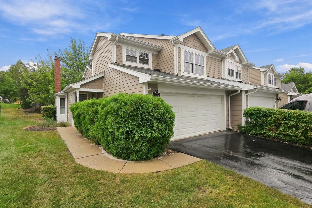 20 Sarahs Grove Lane, Schaumburg, IL 60193 Main Photo