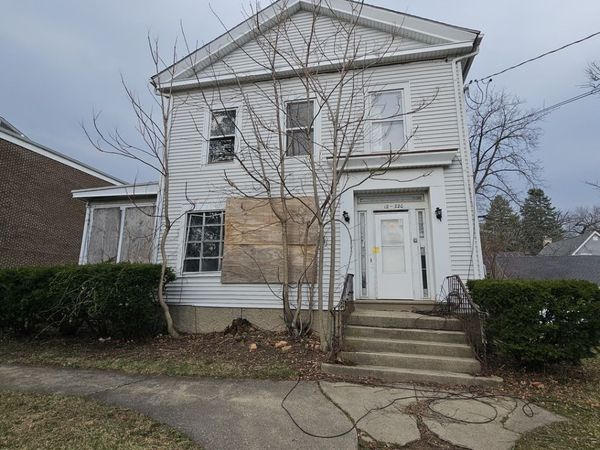 212 S Tryon Street , Woodstock, IL 60098