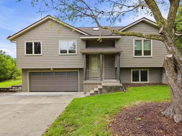 1760 Lynncrest Dr., Coralville, IA 52241