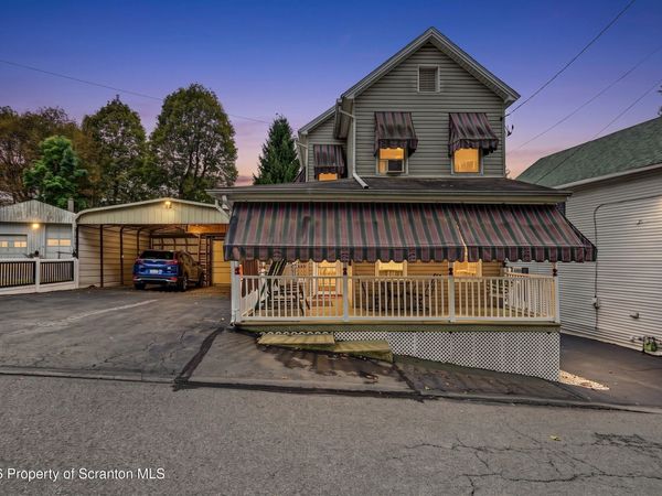 15 Harlem Avenue , Carbondale, PA 18407