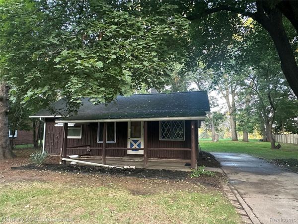 21776 E Fairway Drive S, Southfield, Mi 48033