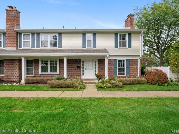 42142 Roscommon Street , Novi, Mi 48167