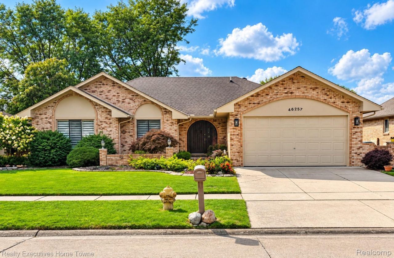 46257 Snowbird Drive, Macomb Township, Mi 48044 Main Photo