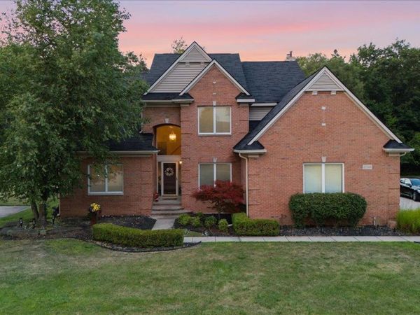 27348 Oxford Drive, Southfield, Mi 48033