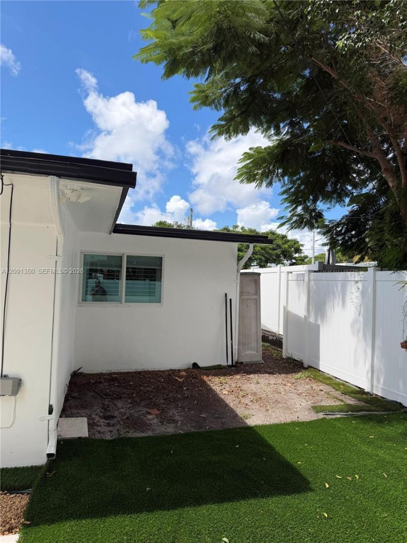 310 NE 12th Ave, Pompano Beach, FL 33060 Photo