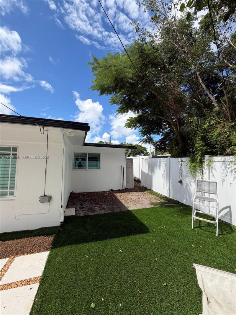 310 NE 12th Ave, Pompano Beach, FL 33060 Photo