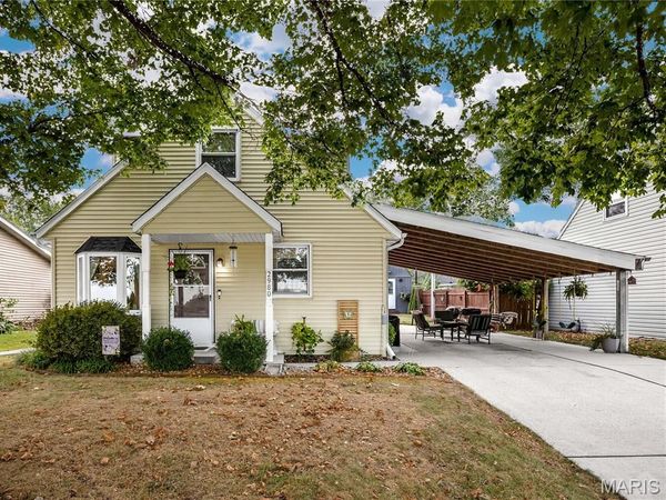 2980 Poplar St, Highland, IL 62249