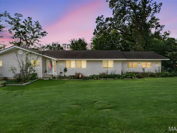 242 Gall Road, Columbia, IL 62236
