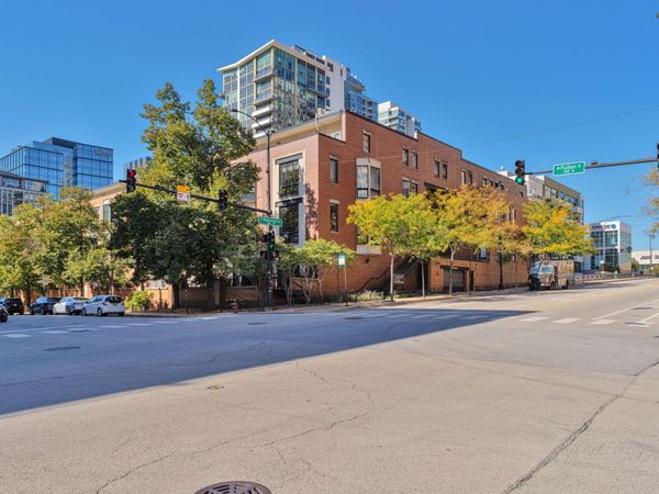 310 N Des Plaines Street, Unit A, Chicago, IL 60661
