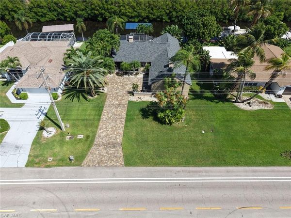 1805 Everest PKWY, CAPE CORAL, FL 33904