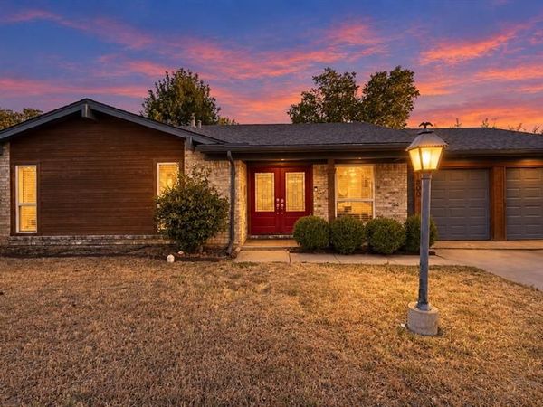 1800 Lexington Place, Bedford, TX 76022