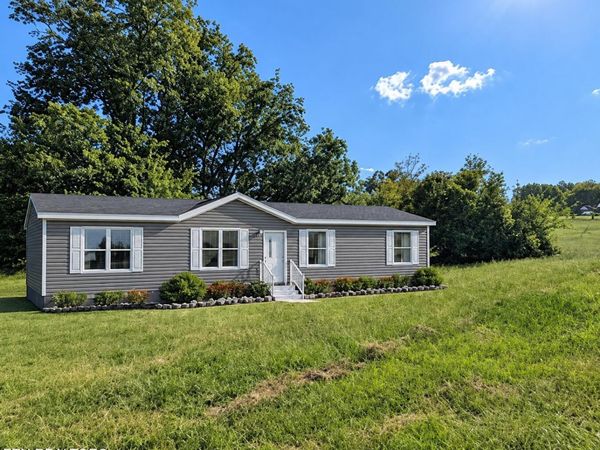 1807 Chestnut St, Sweetwater, TN 37874