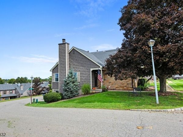 35 Purple Martin Dr, Allamuchy, NJ 07840