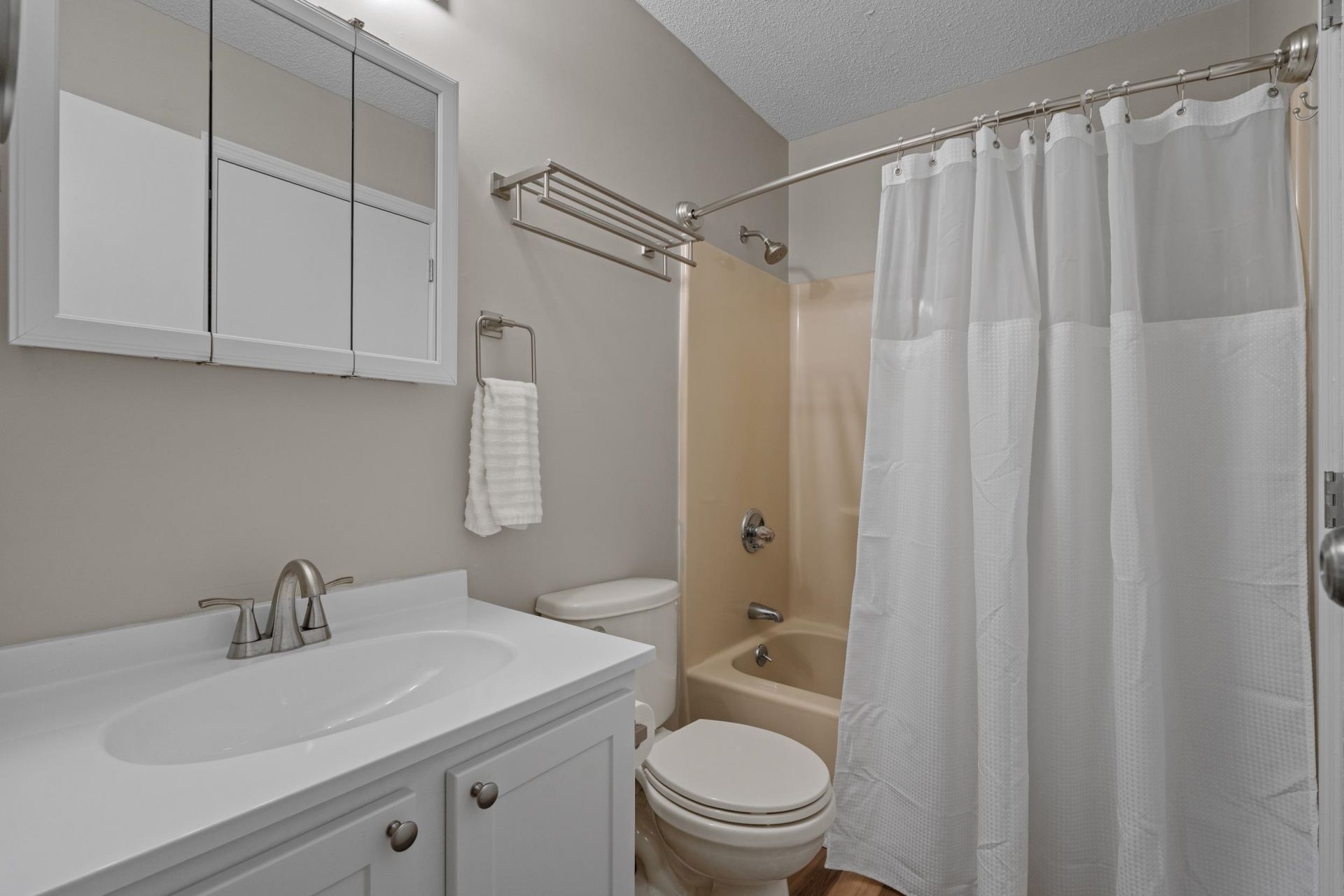 1095 Plantation Dr. W Photo 32