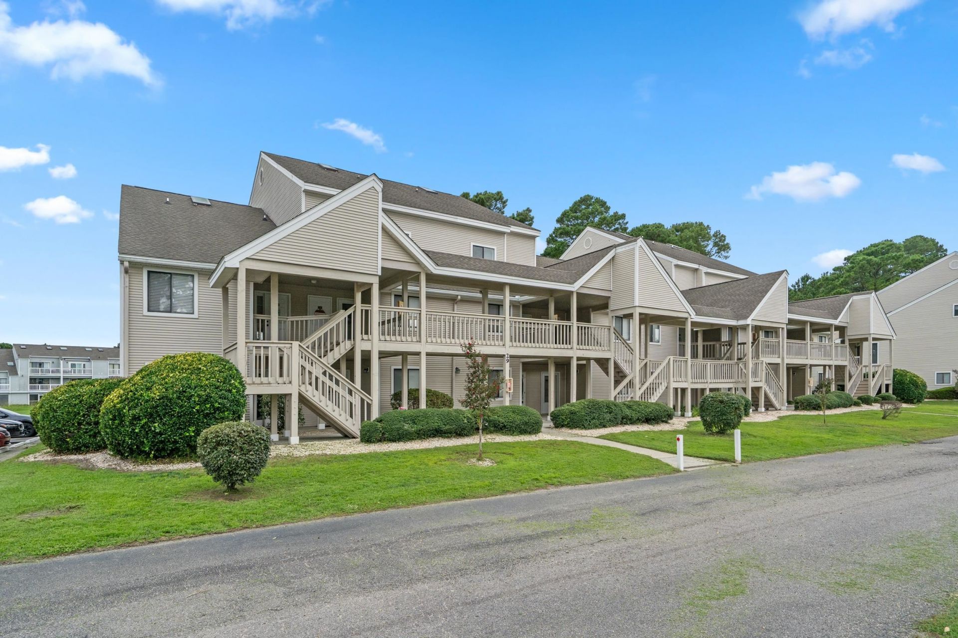 1095 Plantation Dr. W Photo 8