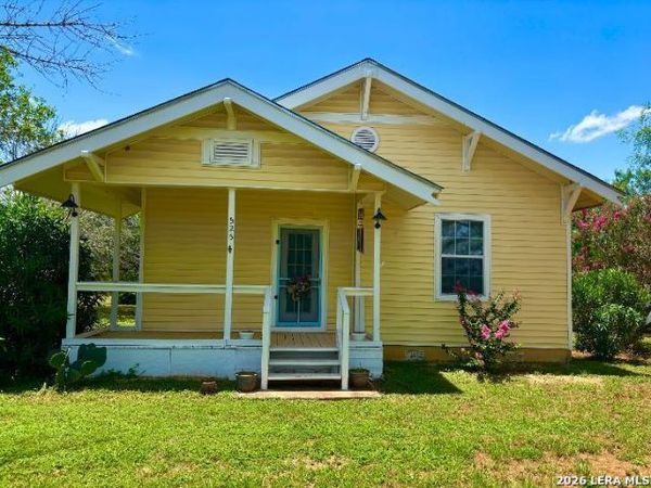 525 PARKFIELD DR, Pleasanton, TX 78064