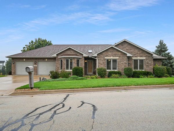 2448 Pinehurst Court, Dubuque, IA 52002