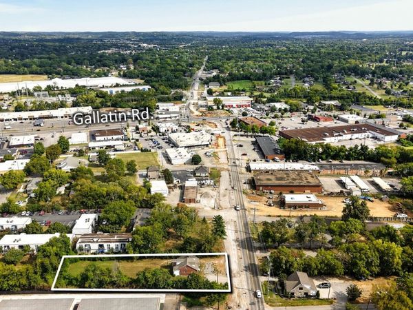 130 Walton Ferry Rd , Hendersonville, TN 37075