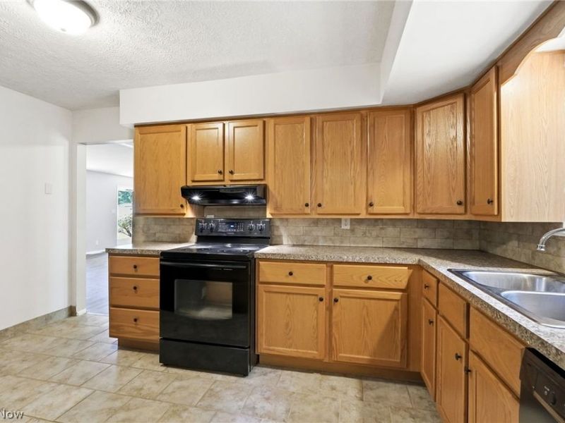 1523 Bradford Drive, Macedonia, OH 44056 Photo 12