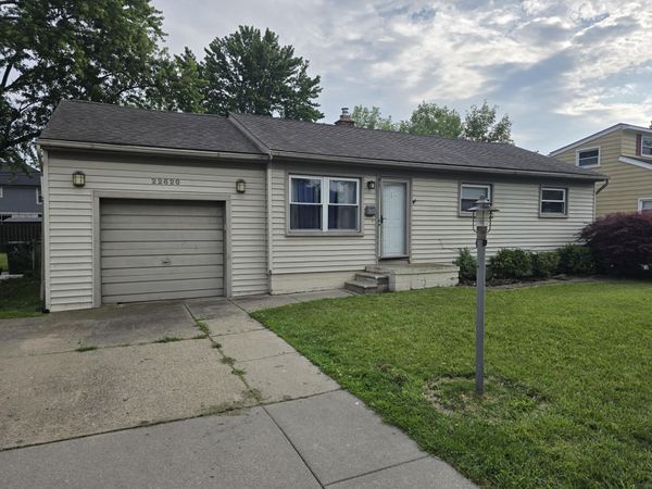 22620 Stephens Street, Saint Clair Shores, MI 48080