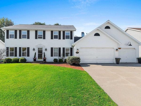 1934 PIKE LANE, De Pere, WI 54115