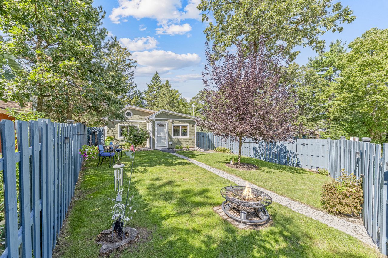 31 S Holly Avenue, Fox Lake, IL 60020 Main Photo