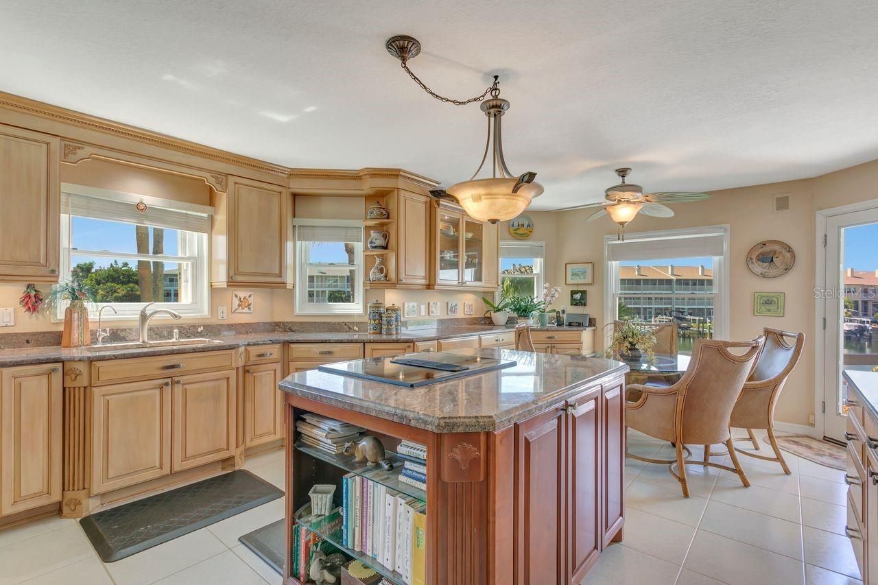 205 6th Street E, Tierra Verde, FL 33715 Photo