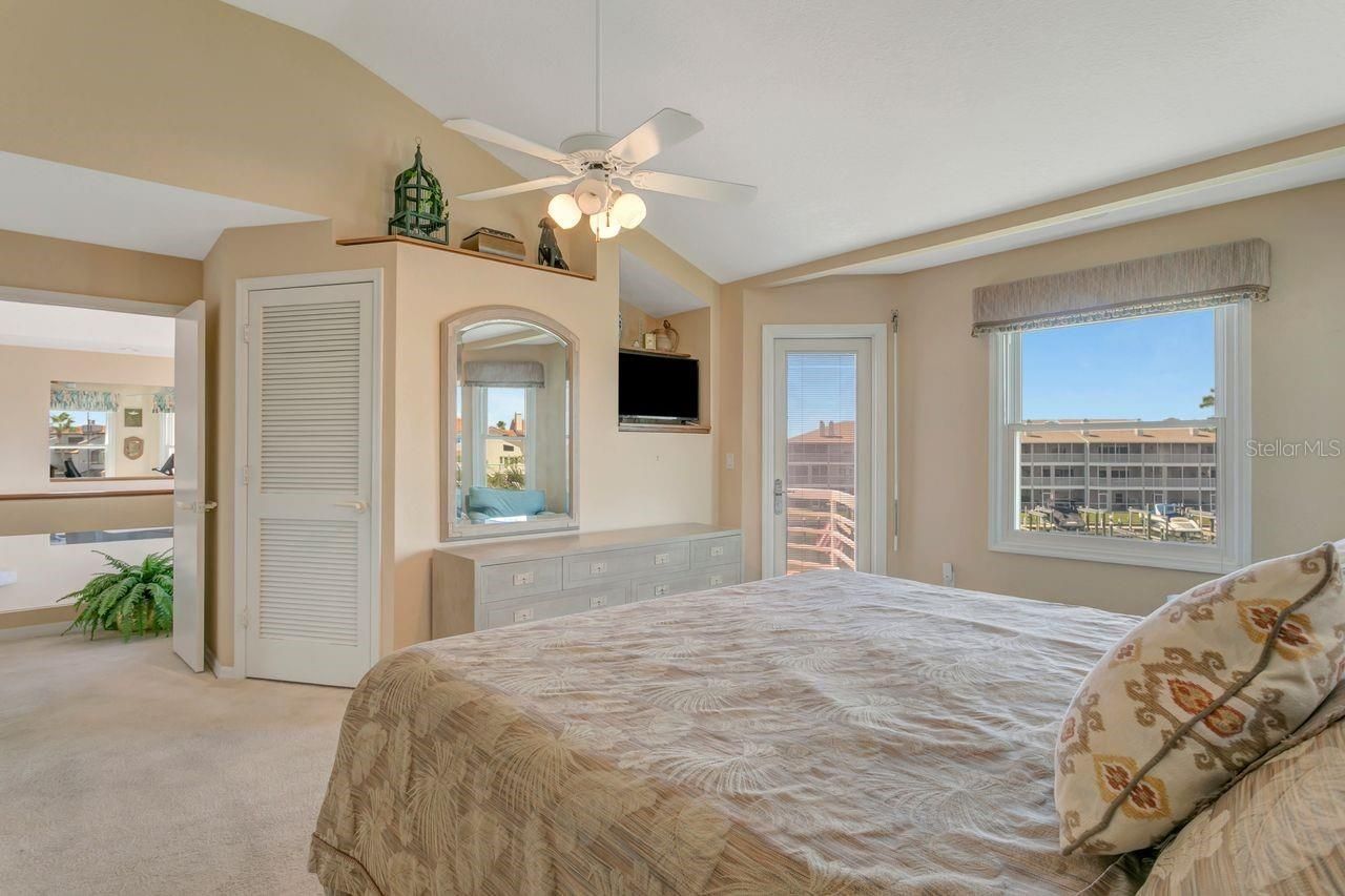 205 6th Street E, Tierra Verde, FL 33715 Photo