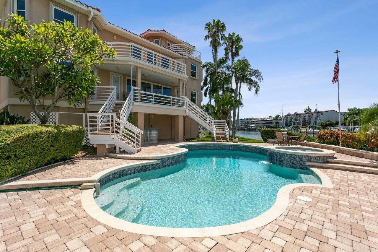 205 6th Street E, Tierra Verde, FL 33715 Photo