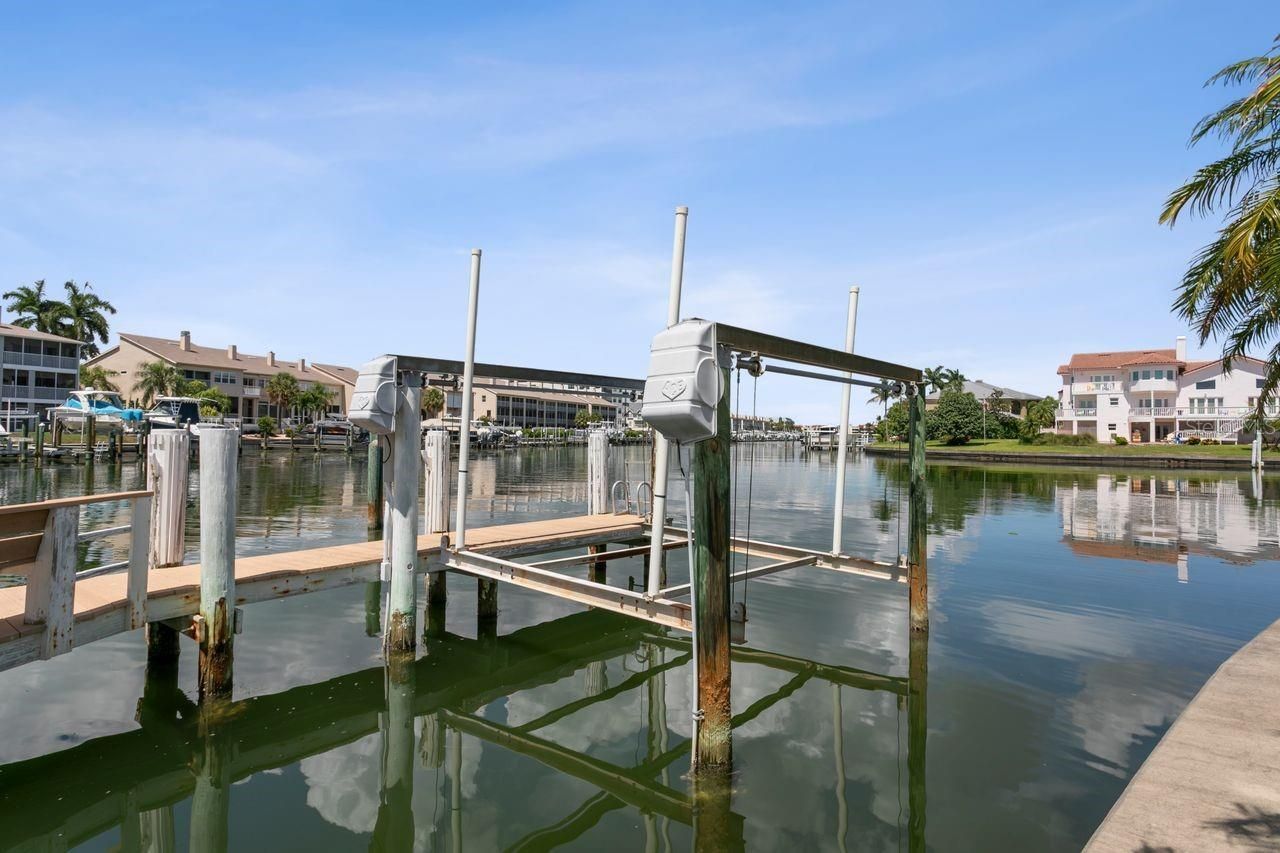 205 6th Street E, Tierra Verde, FL 33715 Photo