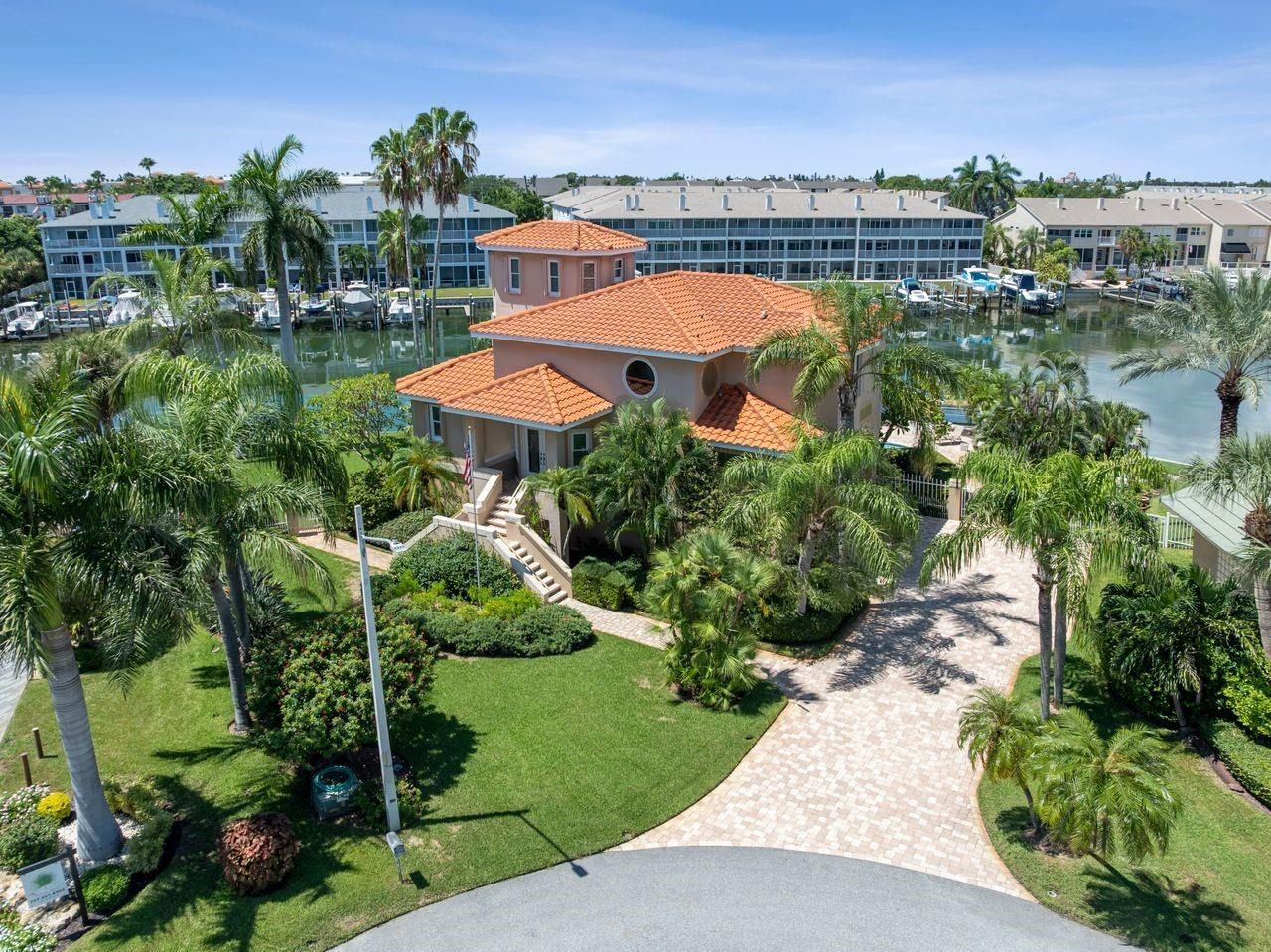 205 6th Street E, Tierra Verde, FL 33715 Photo