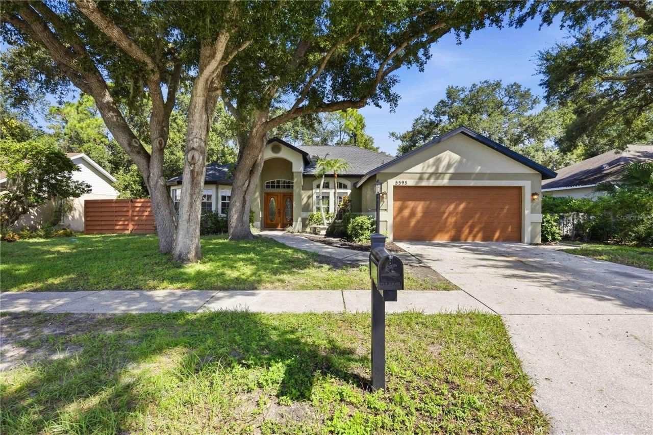 5595 Bent Oak Drive, Sarasota, FL 34232 Main Photo