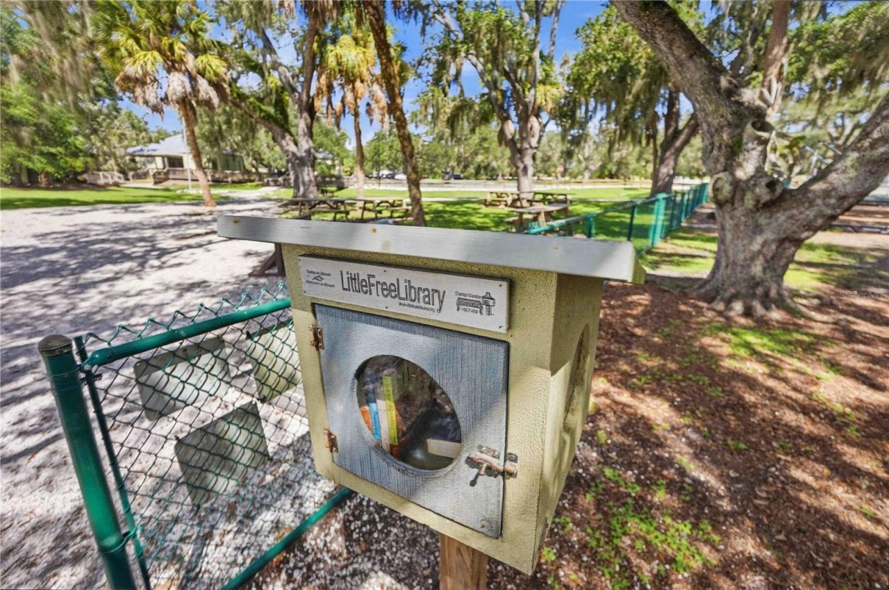 5595 Bent Oak Drive, Sarasota, FL 34232 Photo