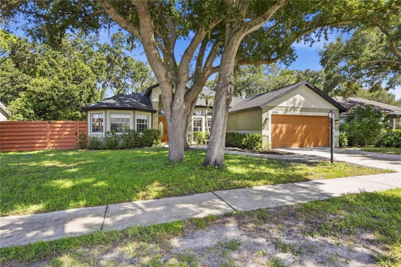 5595 Bent Oak Drive, Sarasota, FL 34232 Photo